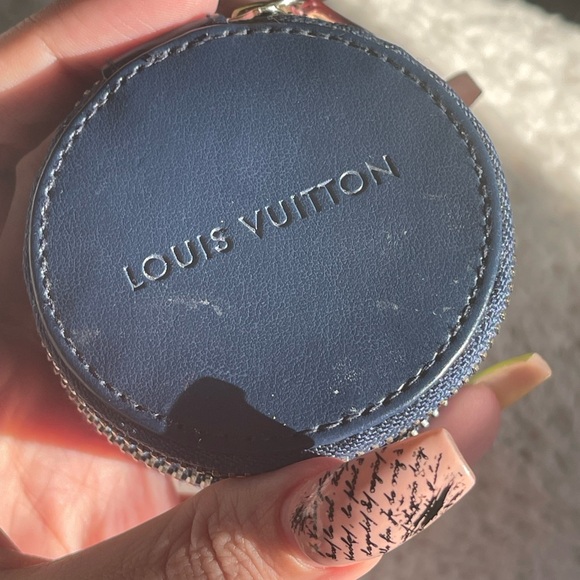 Louis Vuitton Horizon Headphones - Picture 2 of 4